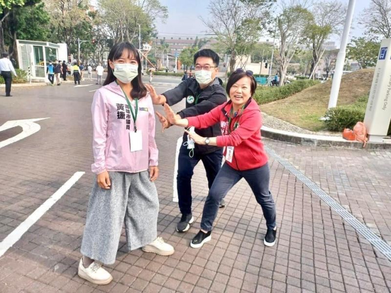 ▲黃捷感謝劉世芳在罷免時的情義相挺。（圖／翻攝自黃捷臉書）