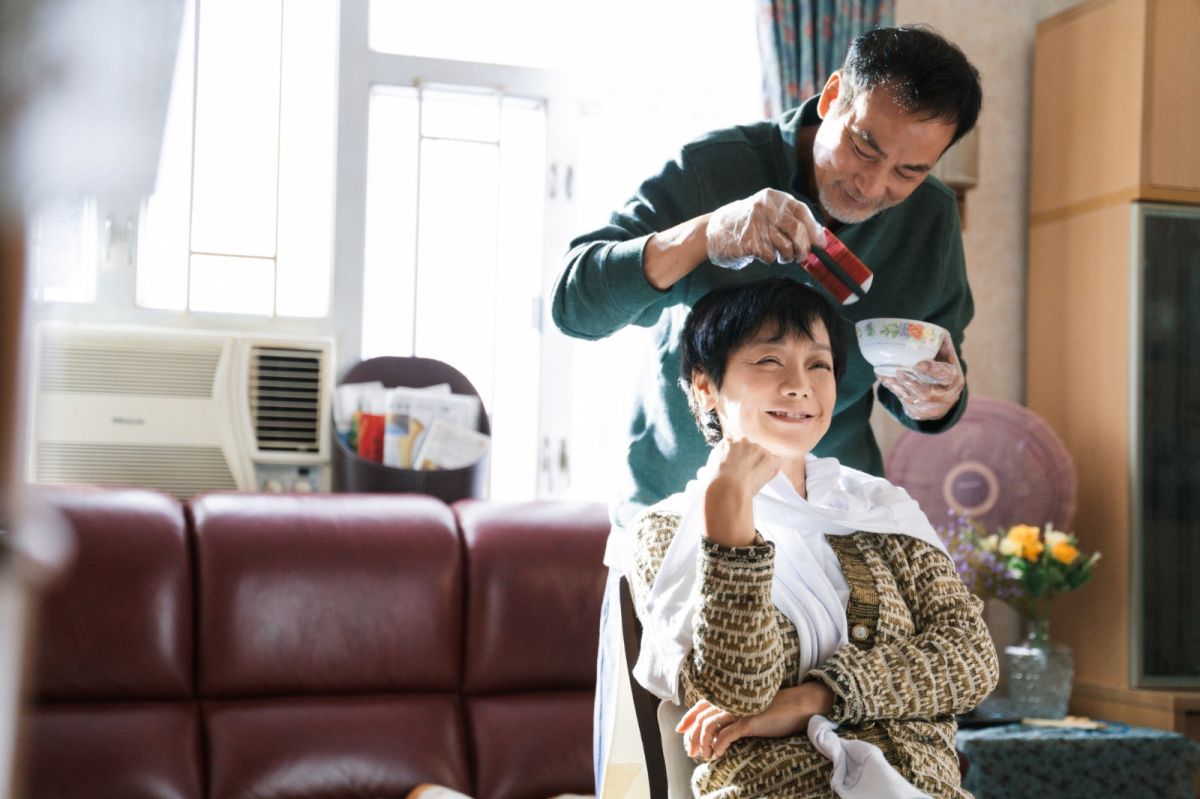 ▲張艾嘉（前）《燈火闌珊》遭奧斯卡撤銷參賽權，任達華道歉「是我的失誤」。（圖／甲上娛樂提供）