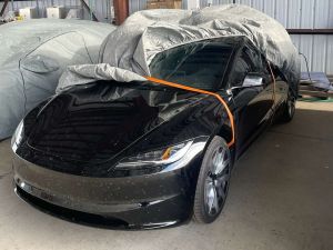 Tesla「更平價Model 3」無遮美照曝光　車迷被帥到：以為法拉利
