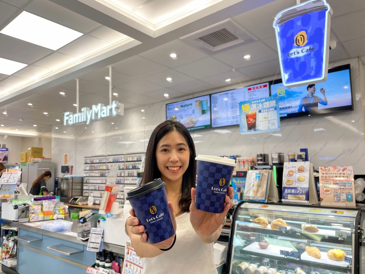 ▲黑色情人節起限時三天，全家使用全盈+PAY支付，可享單品美式買一送一。（圖／業者提供）