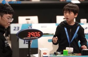 看到掉下巴！9歲男童「4.69秒解魔術方塊」　破金氏世界紀錄

