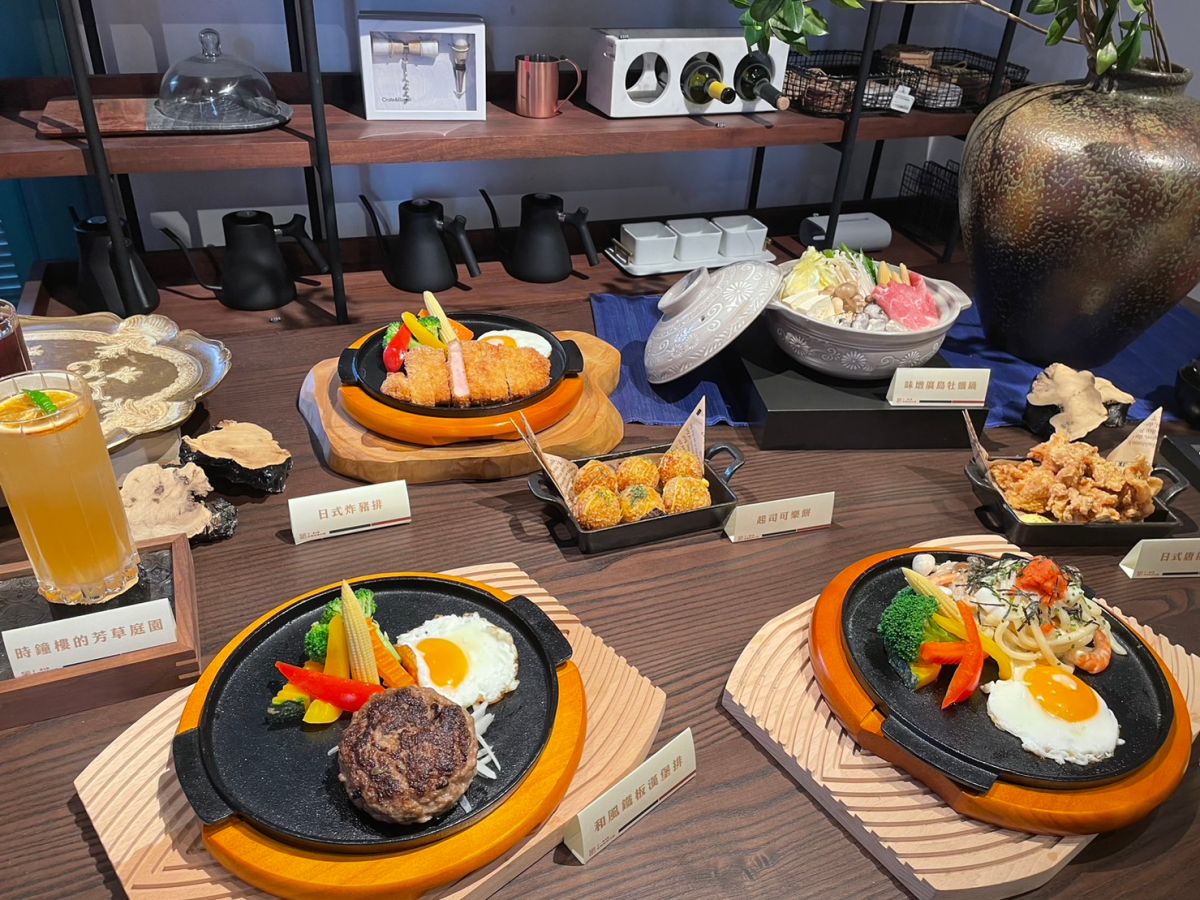 ▲台南晶英酒店重新復刻日本大正時期最流行的洋食，除了炸豬排、可樂餅、咖哩飯，還有漢堡排、和牛壽喜燒鍋、味噌廣島牡蠣鍋等美味料理（圖／記者林怡孜攝，2023,04,13）