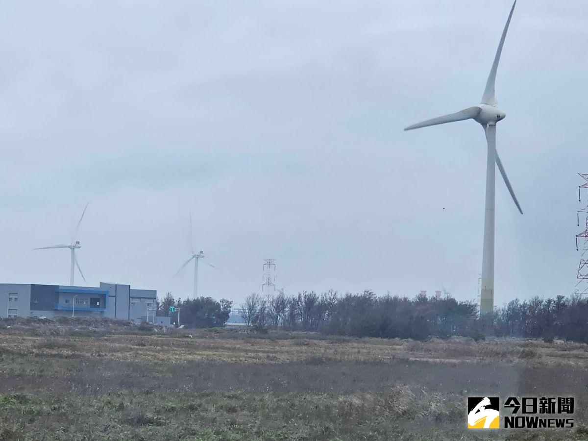 ▲烏克蘭官員表示，若要嚴重破壞一塊風場，與破壞一座發電廠相較，俄軍將需要更多飛彈。（風力發電示意圖／記者許家禎攝）