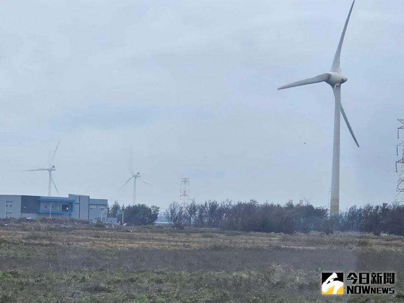 ▲烏克蘭官員表示，若要嚴重破壞一塊風場，與破壞一座發電廠相較，俄軍將需要更多飛彈。（風力發電示意圖／記者許家禎攝）