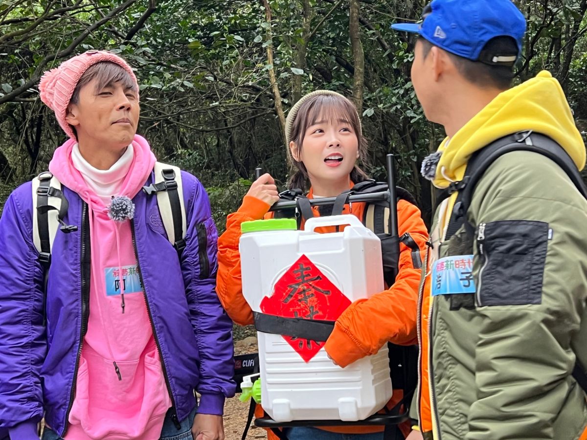 ▲籃籃（中）爆與張立東交往，害羞全說了。（圖／民視提供）