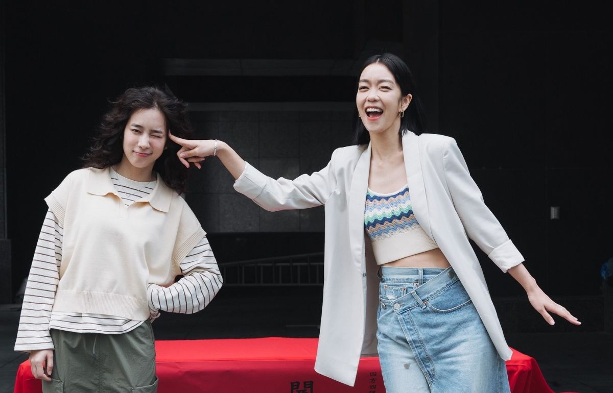 ▲温貞菱（左）在《妳是我的姐妹》飾演李霈瑜的妹妹。（圖／八大）