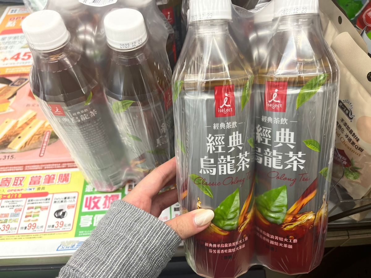 ▲7-11推出限時3天優惠，即日起至4/16「iseLect經典烏龍茶」平均單罐只要10元。（圖／記者鍾怡婷攝）