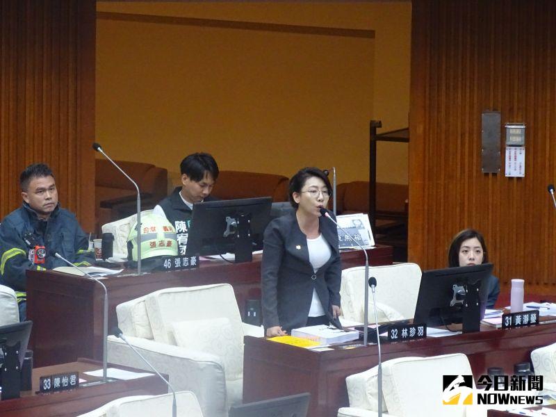 ▲北市議會民眾黨團質詢,林珍羽爆氣大嗆市長蔣萬安。(圖/記者呂炯昌攝,2023.04.14)