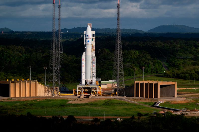 ▲歐洲太空總署（ESA）的木星冰月探測器今天利用阿利安5型（Ariane 5）火箭發射升空後，成功與火箭分離，展開為期8年的前往探索木星冰衛星之旅。（圖／美聯社／達志影像）