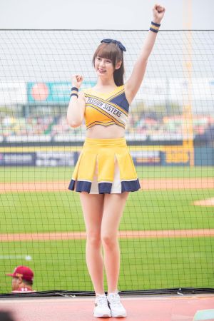 ▲▼短今發行過2本個人寫真集,曾與同期的峮峮被票選為PS女孩新人王。(圖/翻攝自短今臉書) ▲▼短今發行過2本個人寫真集,曾與同期的峮峮被票選為PS女孩新人王。(圖/翻攝自短今臉書)