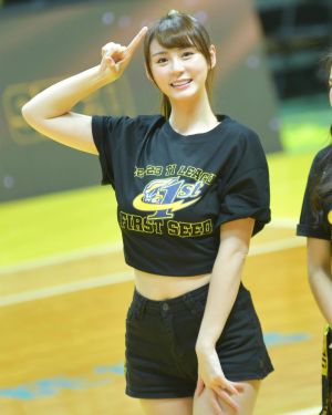 ▲▼短今發行過2本個人寫真集,曾與同期的峮峮被票選為PS女孩新人王。(圖/翻攝自短今臉書) ▲▼短今發行過2本個人寫真集,曾與同期的峮峮被票選為PS女孩新人王。(圖/翻攝自短今臉書)