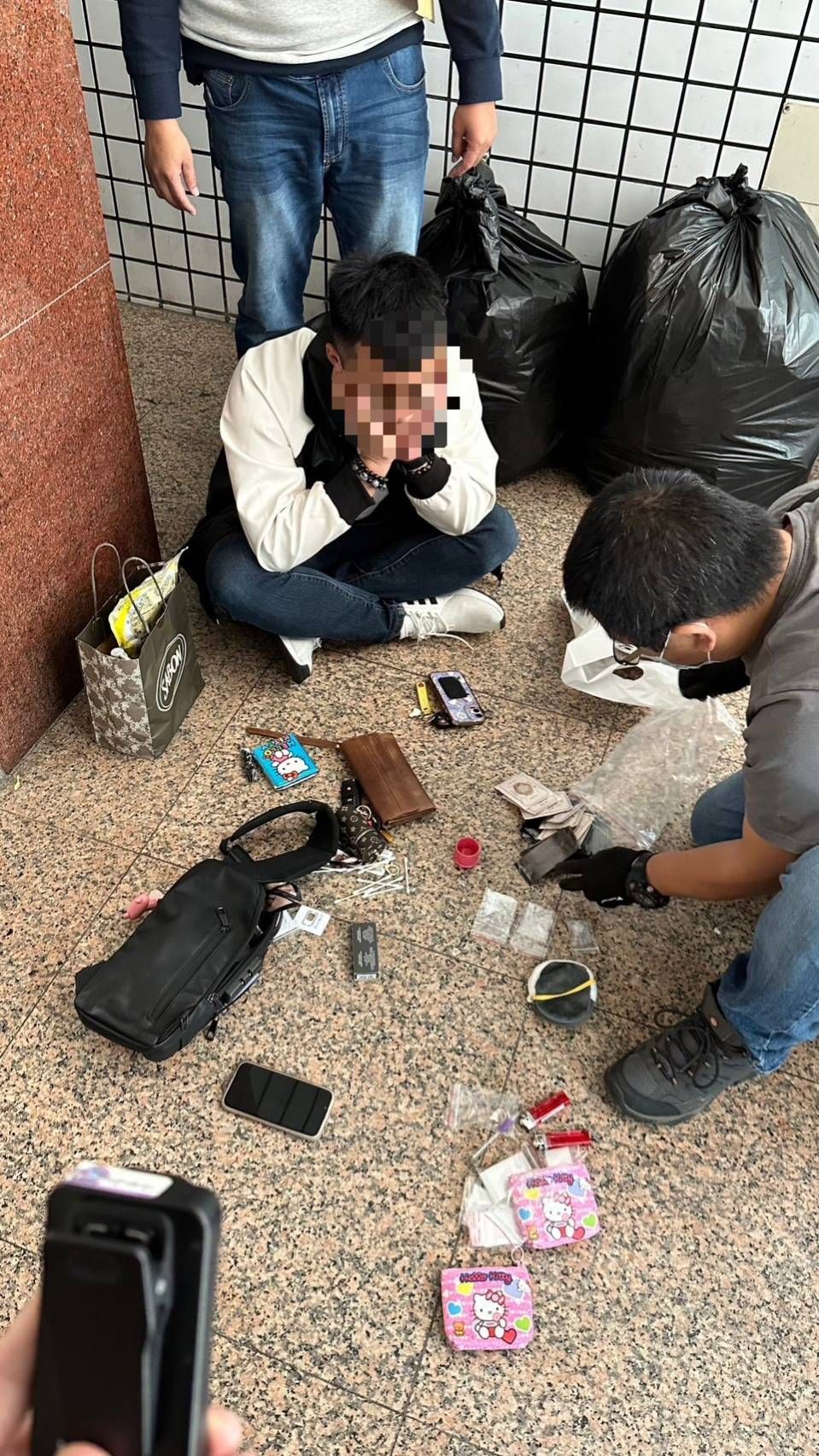 ▲警方蒐證到他住處搜索逮人(圖／柳榮俊翻攝2023.4.15)