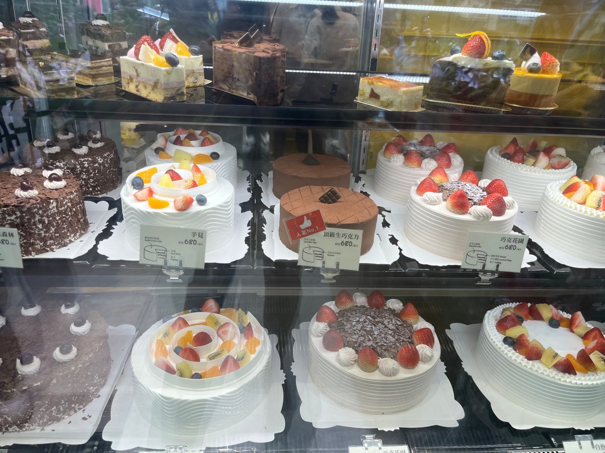 ▲各通路推出母親節蛋糕限定優惠。（示意圖／記者鍾怡婷攝）