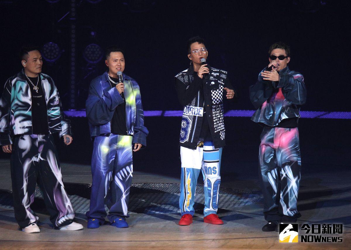 ▲玖壹壹三度站上台北小巨蛋，舉辦「2023 Broman台北小巨蛋演唱會」，茄子蛋主唱阿斌（右二）擔任嘉賓。（圖／記者陳明中攝, 2023.04.15）