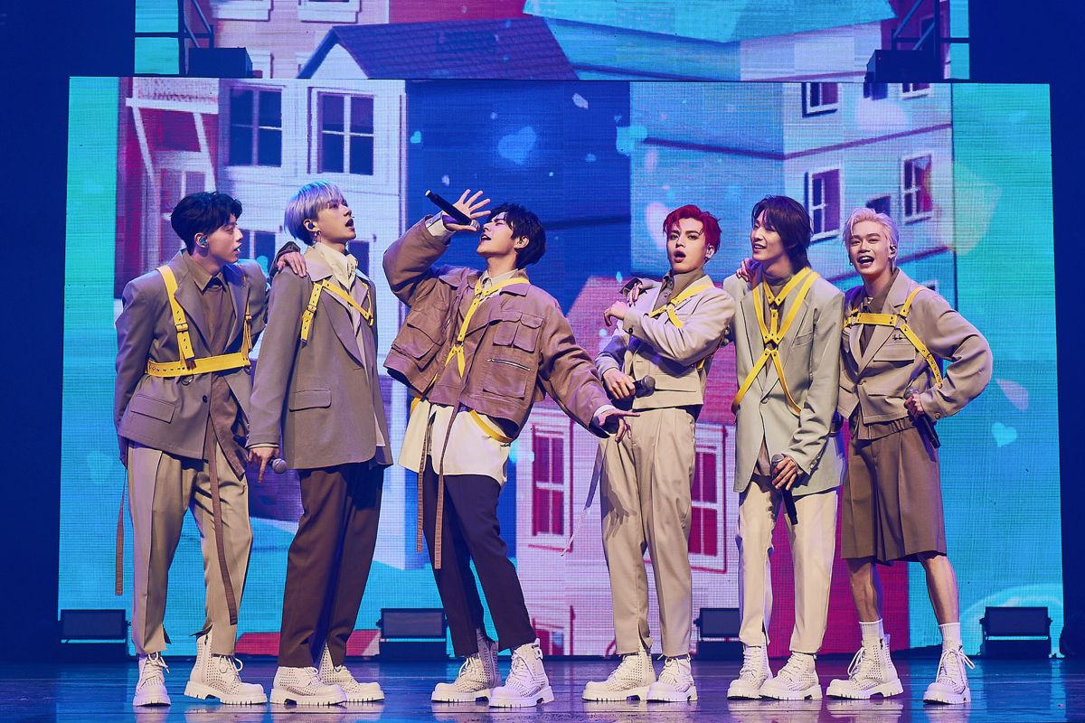 ▲《原子少年》去年暴紅，Ozone一連兩天在北流開唱門票秒殺，左起為文廷、祖安、佳辰、哲言、煥鈞、子翔組成。（圖／索尼音樂提供）