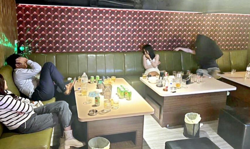 ▲檢警查緝北市某地下酒店「媒介未成年少女陪酒」案，查出其負責人為竹聯幫寶和會長林修伯親弟「麥克」，認為林修伯疑涉入投資經營，決定將拘提逮捕行動提前，依違反兒童及少年性剝削防制條例移送台北地檢署偵辦。（圖／翻攝畫面）  