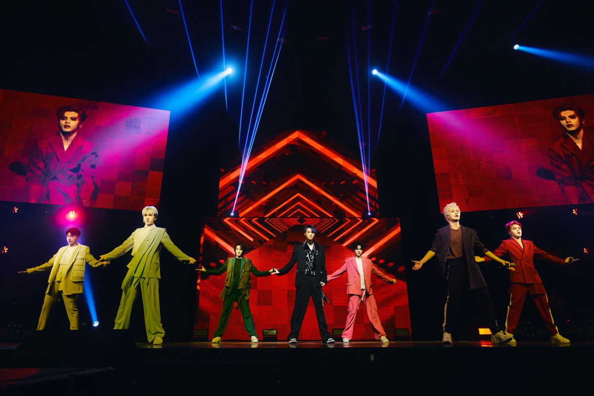 ▲Ozone開唱第二日邀來王子邱勝翊擔任嘉賓，左起文廷、祖安、煥鈞、王子、佳辰、子翔、哲言。（圖／索尼音樂提供）