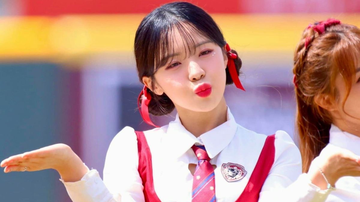 ▲李多慧每每出現，絕美造型總是讓人目不轉睛，就有網友肉搜出她的髮型設計師，發現頭貼竟也是一名空靈美女。（圖／翻攝自Rakuten Girls臉書）