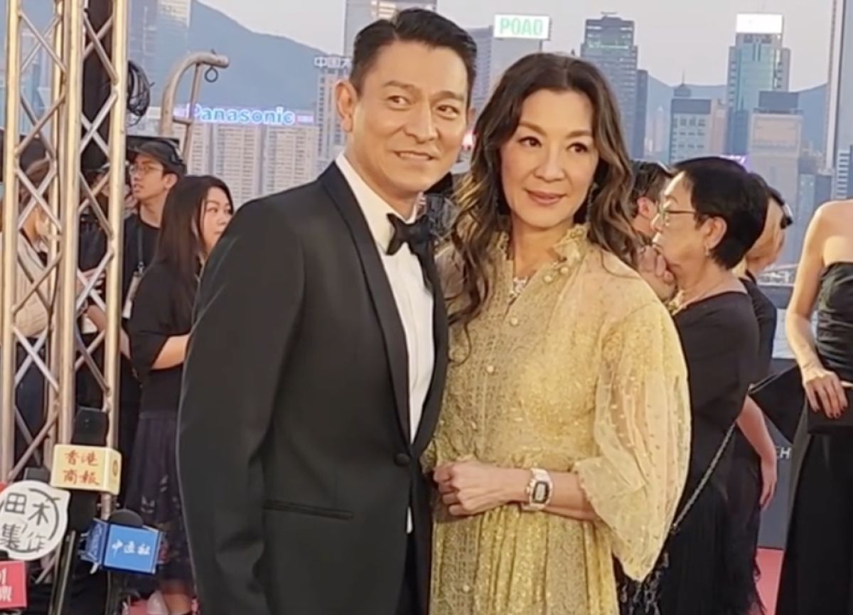▲天王劉德華（左）和新科奧斯卡影后楊紫瓊（右）世紀同框，兩人狀態極佳引起眾人熱議。（圖／翻攝自微博）