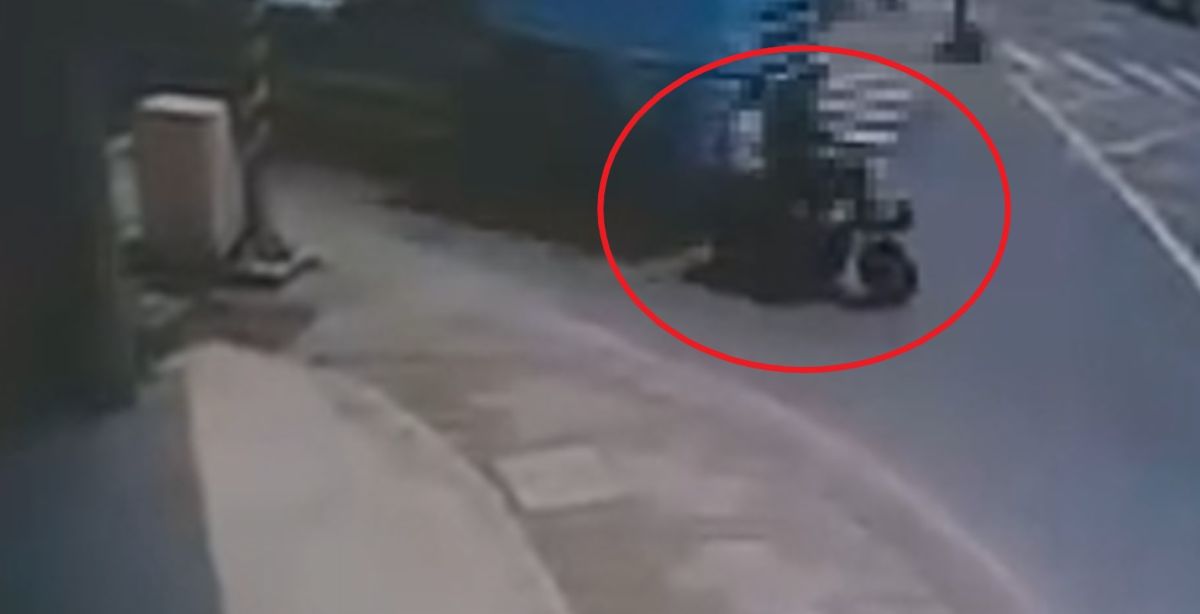 ▲阮男在路口與水泥車發生擦撞。（圖／翻攝畫面）