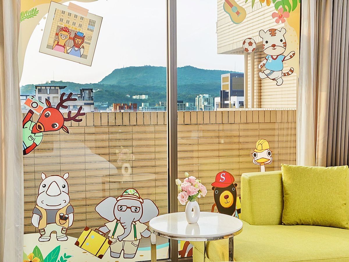 ▲高雄福容大飯店壽Q家族主題房有動物貼圖妝點空間。（圖／高雄福容大飯店提供）