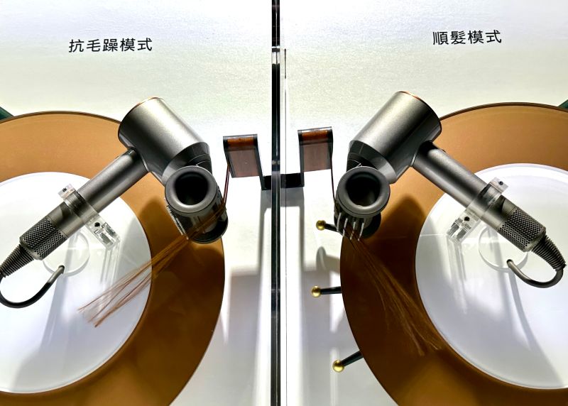 ▲在順髮模式下利用氣流通過梳齒順直髮絲,而抗毛躁模式下則可吸附較長的髮絲形成平滑表面,減少毛躁亂髮。(圖/記者周淑萍攝)
