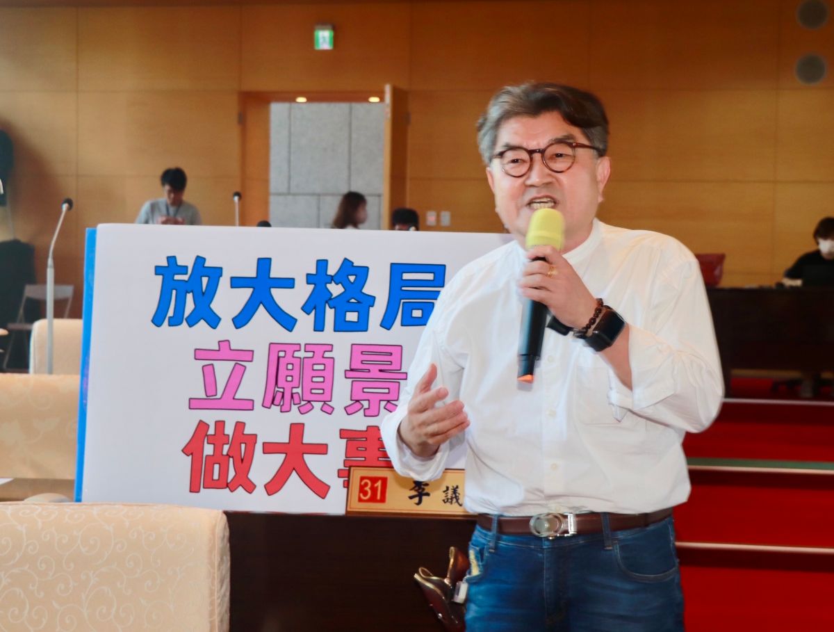 ▲議員李中提醒，市長盧秀燕有權不用過期作廢，期許她在第二任要放大格局、做大事(圖／柳榮俊攝2023.4.17