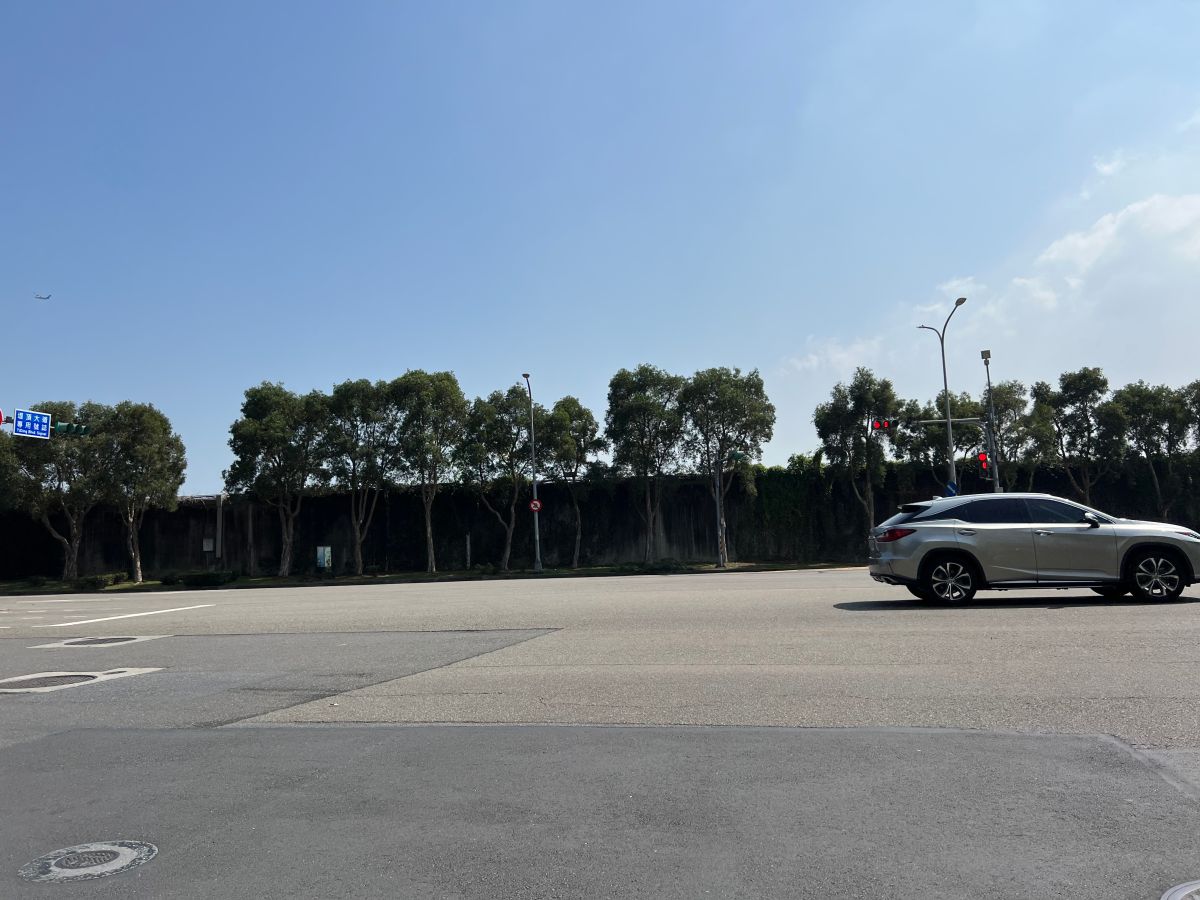 ▲今日最高溫飆到攝氏37.1度，氣象局提醒，明日依然相當炎熱，週三鋒面接近急轉變天。（圖／記者張志浩攝）