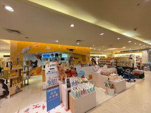 母親節巴結媽媽 大魯閣新時代、廣三SOGO競推最強優惠 ▲台中廣三SOGO8樓則引進寵物精品連鎖店『哈哈窩寵物精品館』進駐, 將寵物的各項需求分門別類,方便選購。(圖/業者提供)