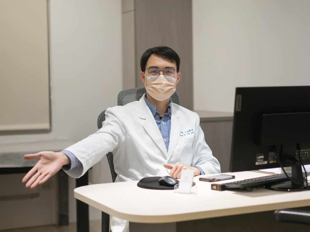 ▲「鳥科學先生」顧芳瑜，因涉嫌開立不實診斷證明，協助8名病患請領保險金，昨（17）日被傳喚到案說明。（圖／翻攝顧芳瑜臉書）