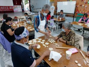 ▲透過實際參與的方式，增進新住民學習，運用於日常生活。（圖／茄萣戶政事務所）