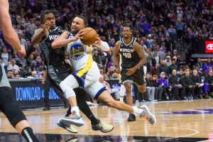 勇士「浪花兄弟」Stephen Curry和Klay Thompson,生涯首度在季後賽陷入0:2落後(圖/美聯社/達志影像) ▲勇士「浪花兄弟」Stephen Curry和Klay Thompson,生涯首度在季後賽陷入0:2落後(圖/美聯社/達志影像)