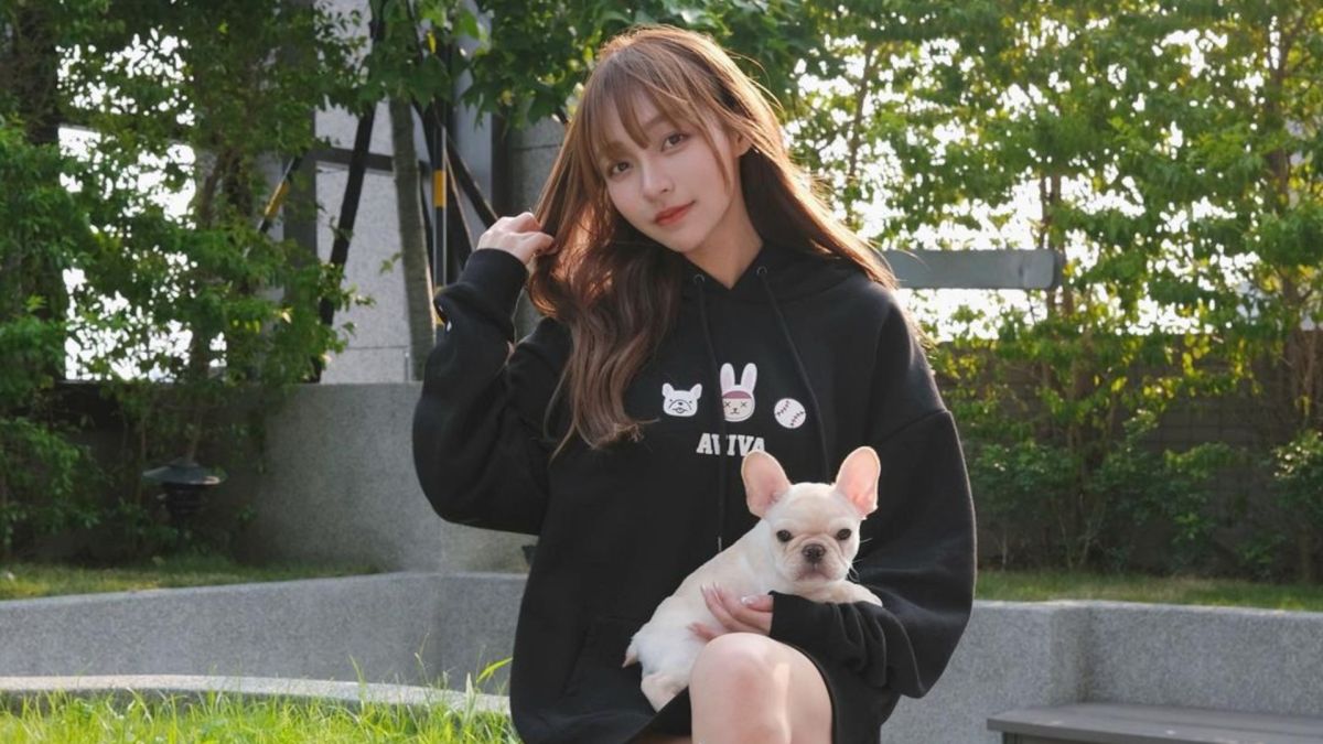 ▲林襄在日本的人氣輾過李多慧，黑色情人節一張「下身失蹤」的可愛風格，再度成為日本媒體關注焦點。（圖／翻攝林襄IG）