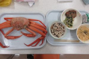 日營養午餐吃「整隻蟹」！台灣吃「臭雞腿」　轉學日本台媽揭關鍵
