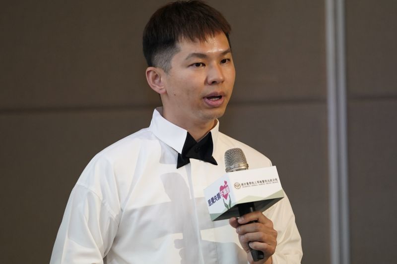 ▲三軍總醫院北投分院社區精神科醫師陳泰宇提醒,出現工作和社交能力減退、失眠、多疑等思覺失調8警訊時,應盡早就醫。(圖/三總北投分院提供)
