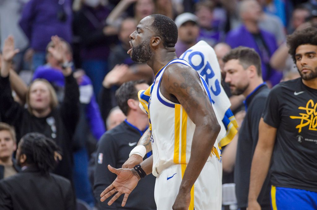 ▲Draymond Green在末節踩踏了國王中鋒Domantas Sabonis的胸口，他被吹了二級惡意犯規，直接遭到驅逐出場。事後，他也和現場的國王球迷有一些言語交流。（圖／美聯社／達志影像）