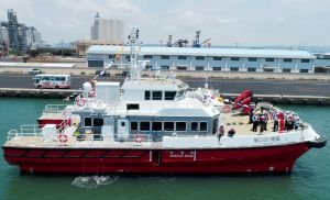 ▲台灣港務港勤公司目前有4艘人員運輸船，投入風場建置及運維服務。(圖／記者黃守作攝)