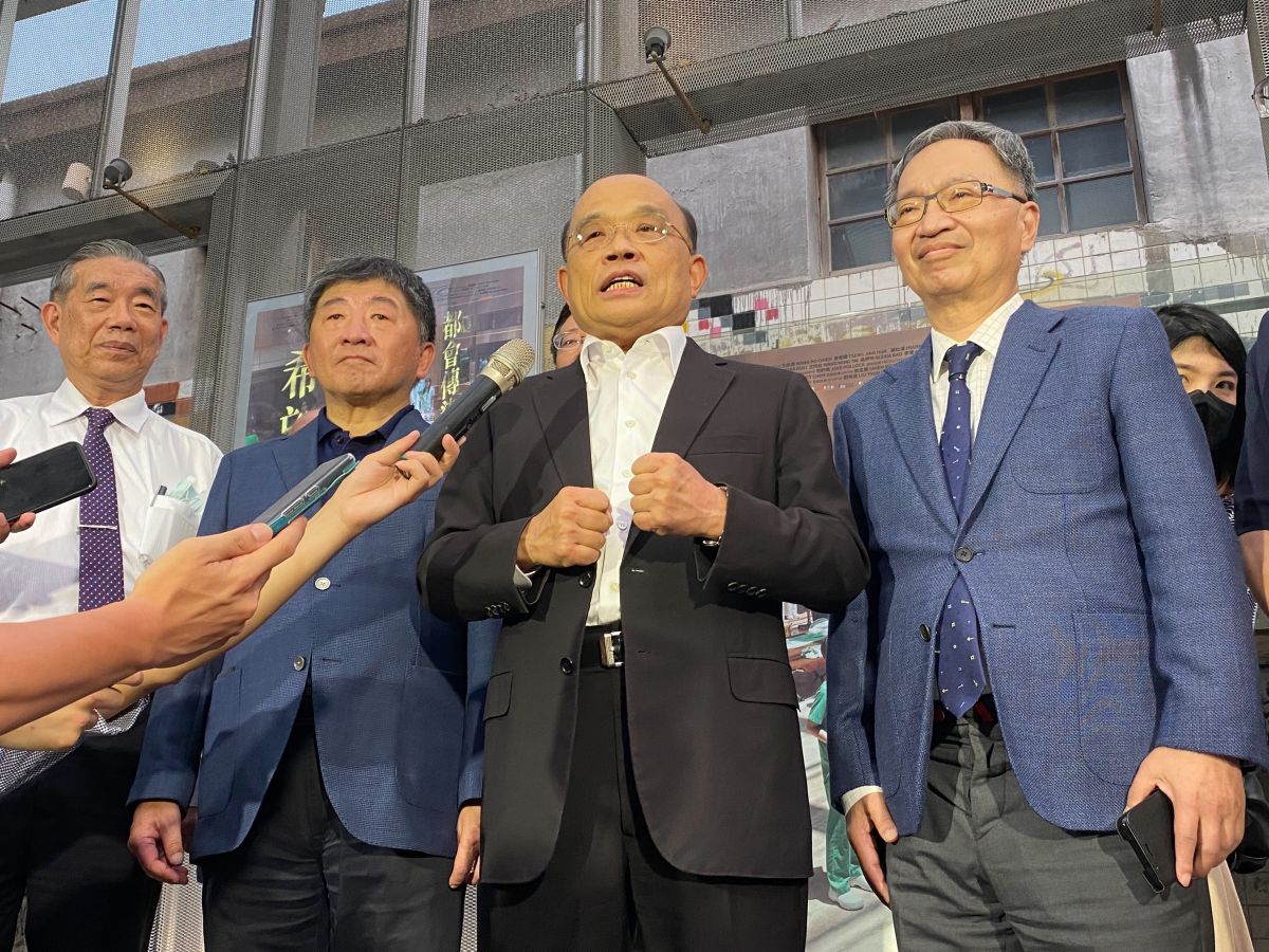 ▲行政院前院長蘇貞昌今日與女兒立委蘇巧慧舉辦《疫起》電影包場活動。（圖／記者陳威叡攝，2023.04.18）