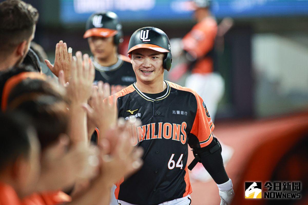 ▲統一獅游擊手林靖凱單場敲出2支安打，是球隊能夠取勝的關鍵人物。（圖／記者葉政勳攝）