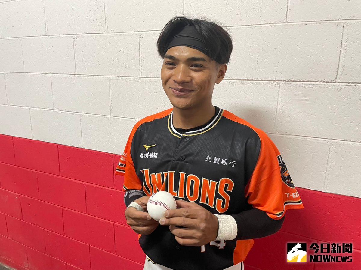▲統一獅隊邱智呈，因為接殺外野飛球，最後導致球隊落敗。（圖／吳政紘攝）