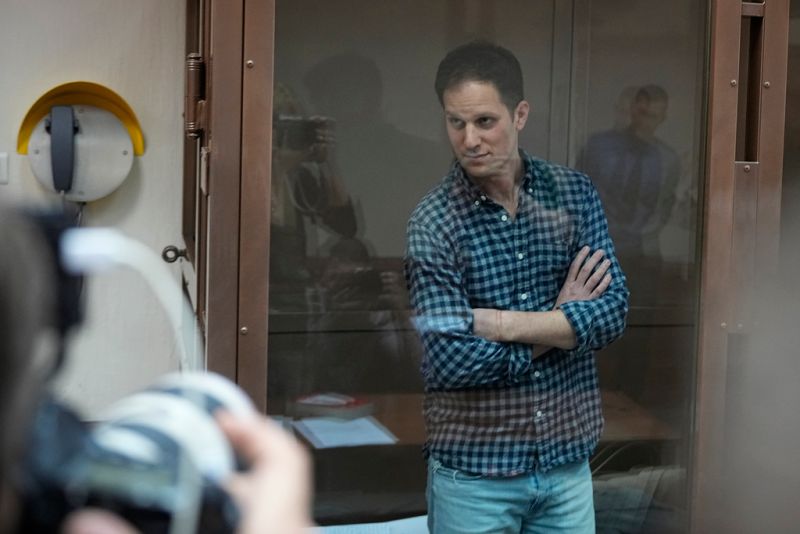 ▲莫斯科一間法院今天表示，已將美國記者格什科維奇（Evan Gershkovich）的拘留期延長至明年1月。他今年稍早在俄羅斯被捕，罪名是從事間諜活動。（圖／美聯社／達志影像）