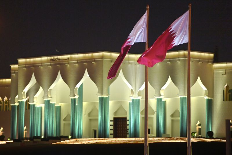 ▲卡達和阿拉伯聯合大公國正努力「在未來幾週內」讓關閉許久的兩國大使館恢復運作。圖為卡達國旗。（圖／美聯社／達志影像）