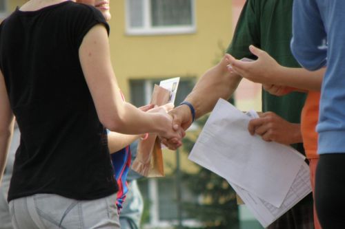 ▲尾數2的人人緣好，適合與人合作創業。（示意圖／Pixabay）