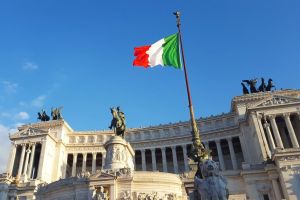 義大利對銀行超額利潤收重稅　政府內部意見分歧
