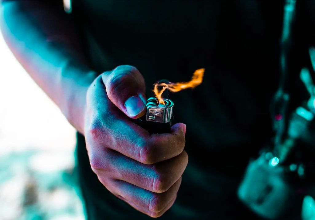 ▲不當體罰事件頻傳！新竹市一所知名棒球學校的教練遭到家長指控，拿點燃過的打火機燙傷球員，在球員身上留下燙傷疤痕，宛如韓劇「黑暗榮耀」翻版。（圖／翻攝Pexels）