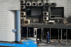影／北京醫院起火釀29死！起火點來自內部施工　院長等12人遭拘留
