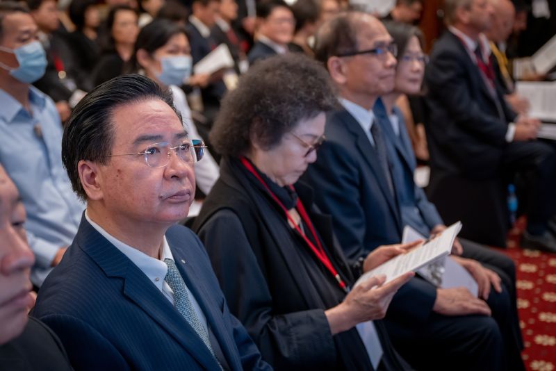 ▲陳菊、游錫堃、吳釗燮出席「2023年國際大屠殺紀念日活動」。(圖/總統府提供)