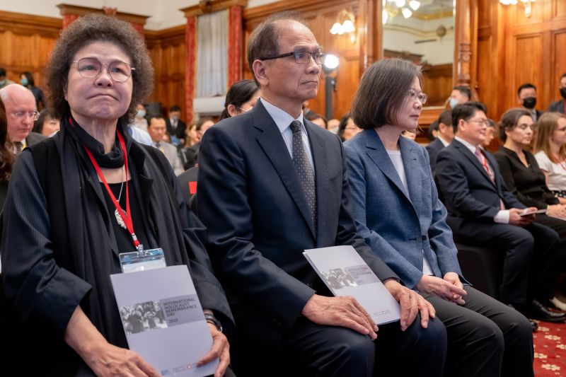 ▲蔡英文、陳菊、游錫堃出席「2023年國際大屠殺紀念日活動」。(圖/總統府提供)