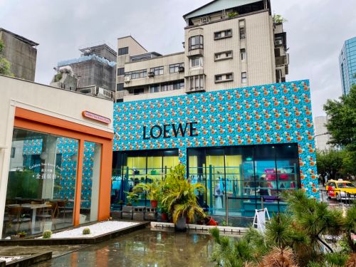 ▲2023 LOEWE Paula’s Ibiza期間限定店，與瑪黑café合作。（圖／記者蕭涵云攝）