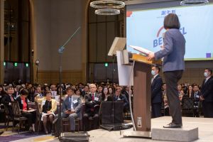 蔡英文出席「台灣美國商會2023年謝年飯晚宴」。 ▲蔡英文出席「台灣美國商會2023年謝年飯晚宴」。(圖/總統府提供)